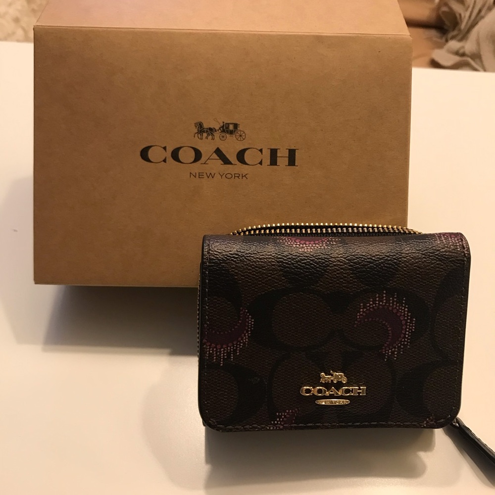 Coach Women’s Small Trifold Snap Wallet Signature